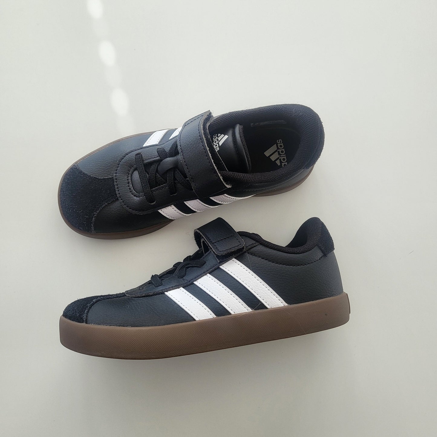 Adidas sko str 33