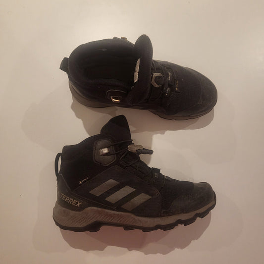 Adidas Terrex str 33